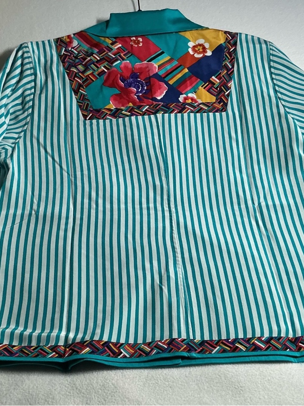 Koos silk reversible colorful jacket size medium - Picture 13 of 15